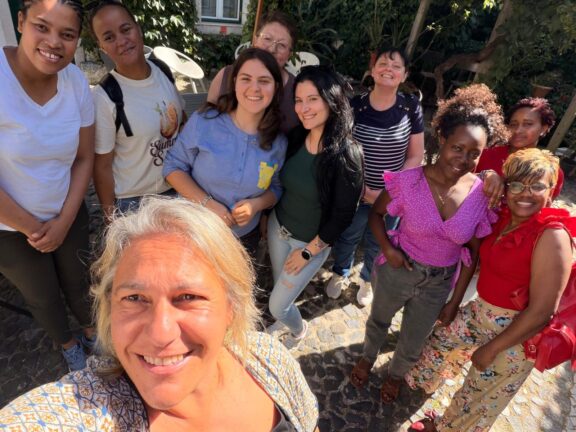 Formação de housekeeping com equipa do Grupo SHIADU em sessão exterior com participação ativa dos colaboradores