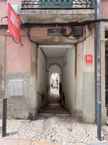 Entrada da unidade do Grupo SHIADU em Lisboa onde decorreu formação de housekeeping no âmbito do Formação + Próxima