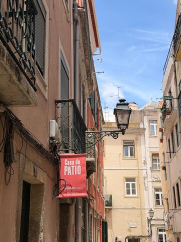 Fachada da unidade Casa do Pátio do Grupo SHIADU em Lisboa onde decorreu formação de housekeeping
